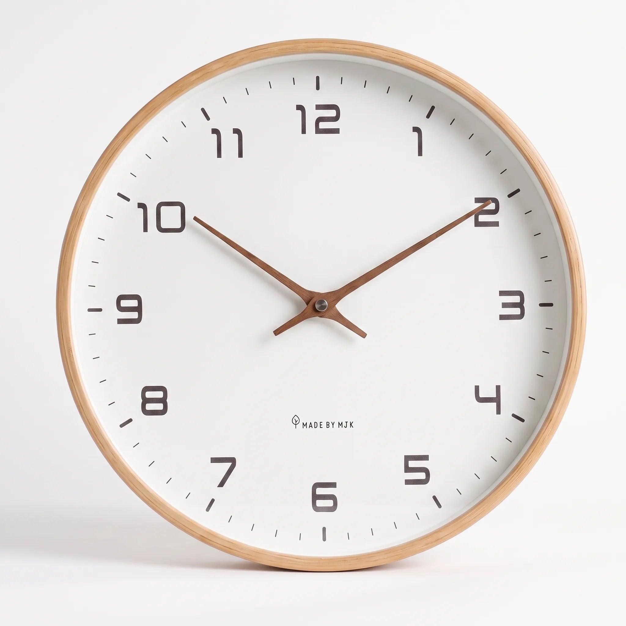 Lymna - Round And Minimalist Silent Wall Clock Quick Time Reading