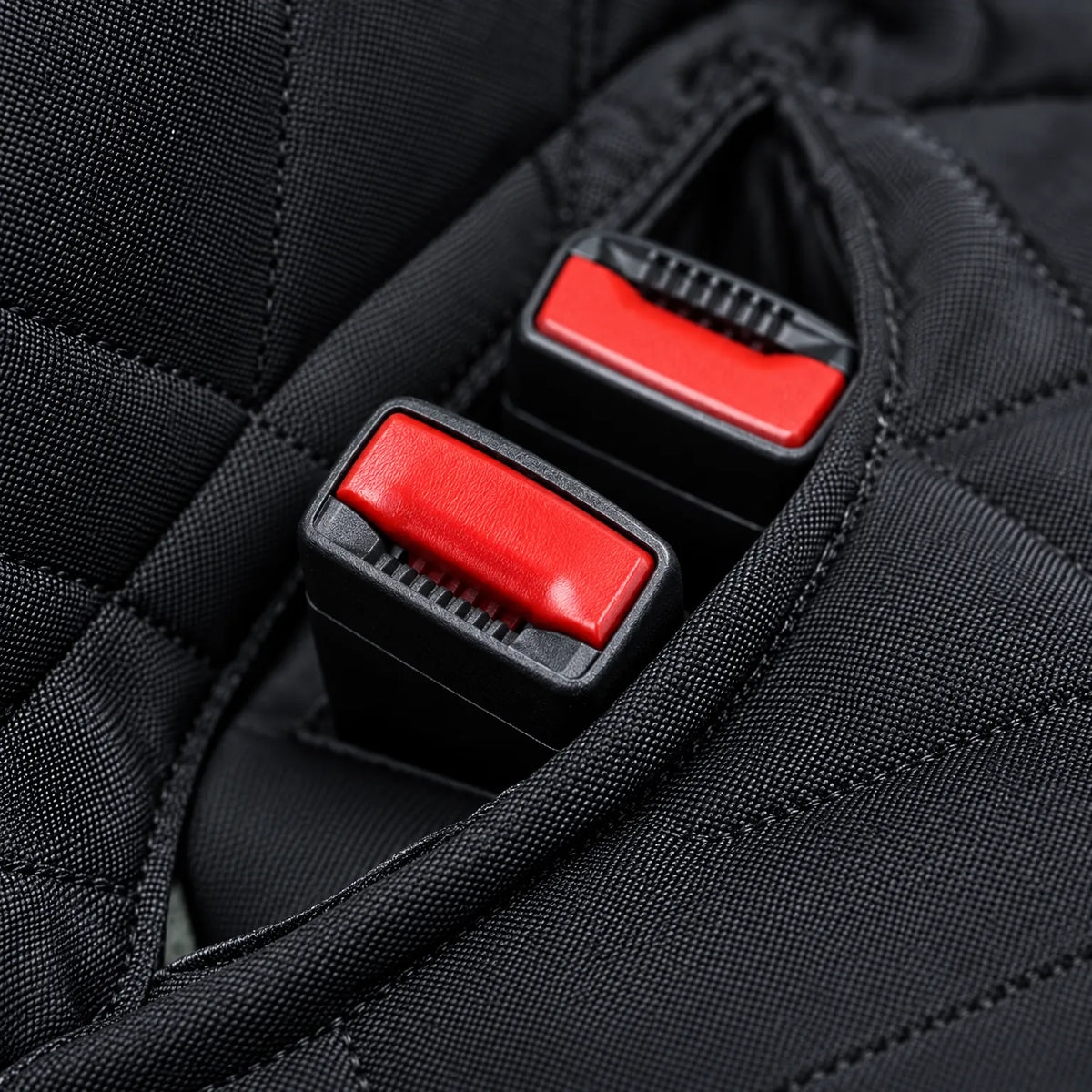 Pawtégé  - Quilted Dog Car Seat Cover Covering Rear Seats